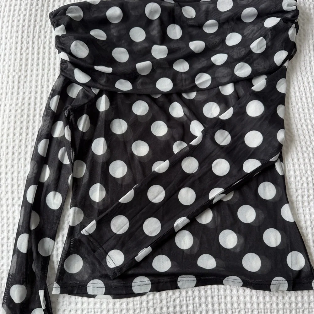 Off-Shoulder Black and White Polka Dot Long-Sleeve Top - Picture 4 of 5